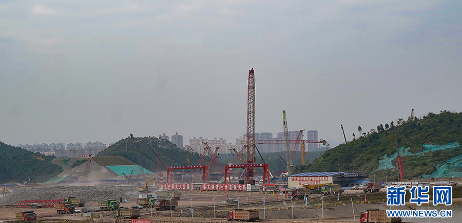 热火朝天的平陆运河青年枢纽项目施工现场。牙举成 摄.png