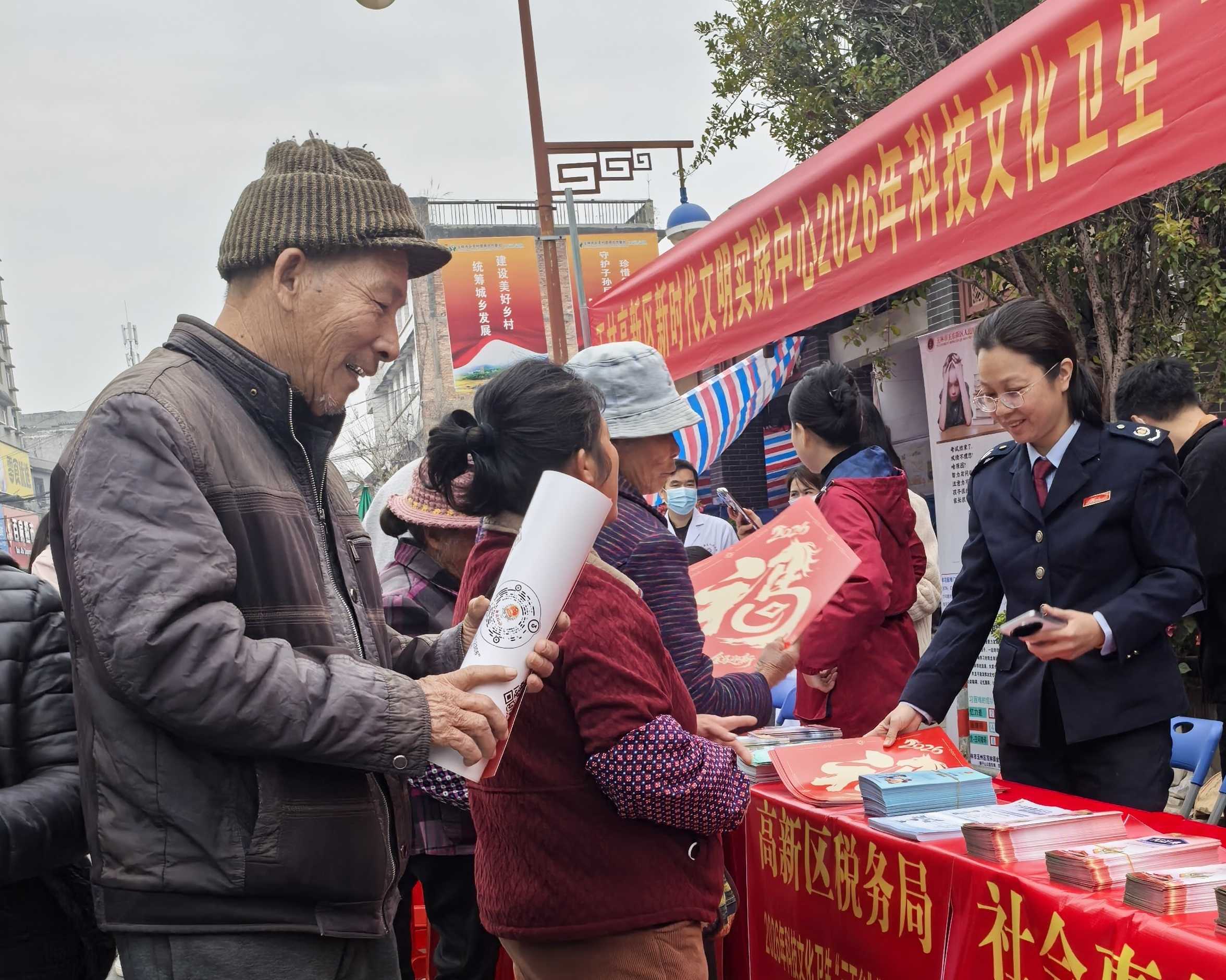 玉林高新技术产业开发区税务局走进茂林镇天门老街开展税收宣传活动3 (1).jpg